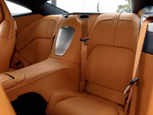 Used 2025 Aston Martin DB12 image 39