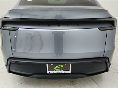 Used 2026 Tesla Model Y 2WD image 11