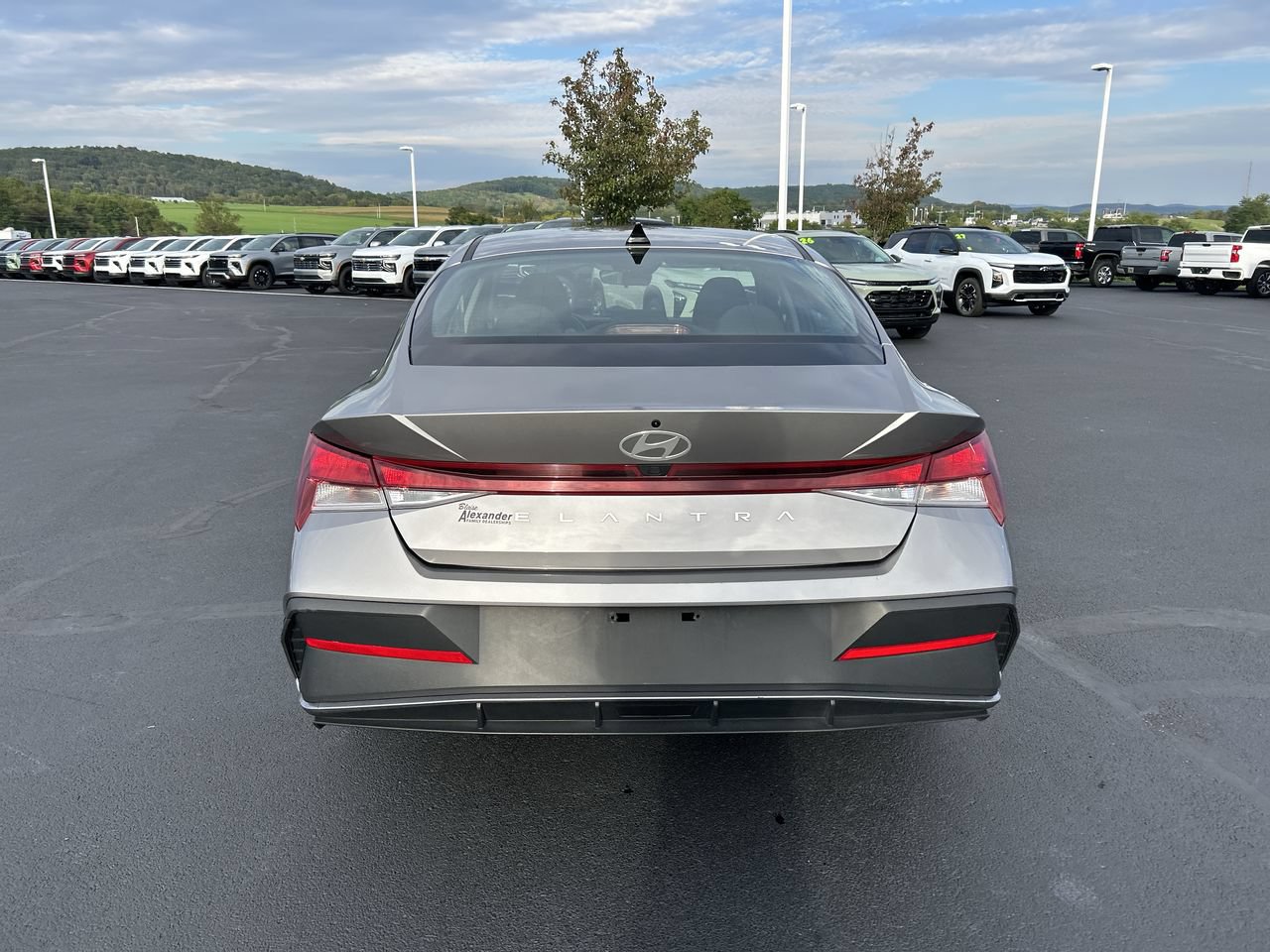 Used 2024 Hyundai Elantra SEL FWD image 6