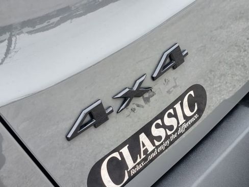 Used 2023 Jeep Renegade Latitude AWD/4WD image 12