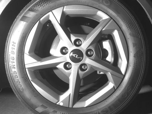 Used 2025 Kia K4 LXS image 13