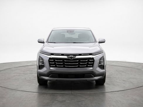 Used 2025 Chevrolet Equinox LT FWD image 2