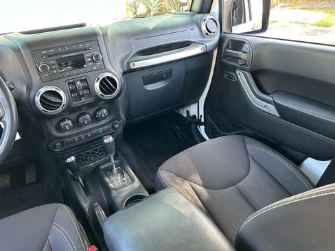 Certified 2017 Jeep Wrangler Unlimited Rubicon w/ Connectivity Group image 12