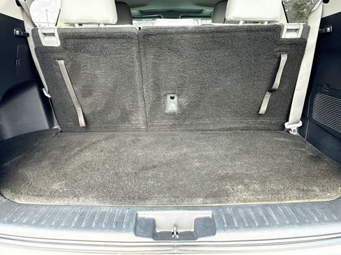 Used 2024 Toyota Highlander XLE AWD/4WD image 10