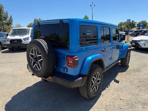Used 2024 Jeep Wrangler Unlimited Sahara AWD/4WD image 5