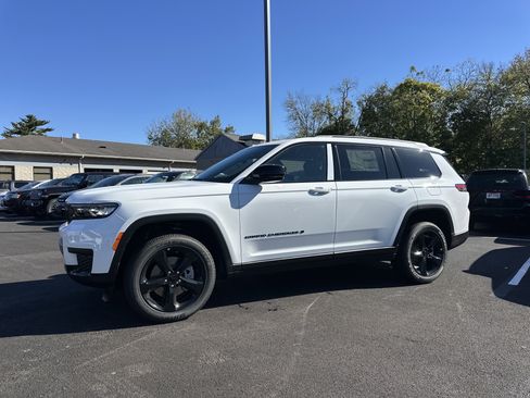New 2025 Jeep Grand Cherokee L Altitude image 22