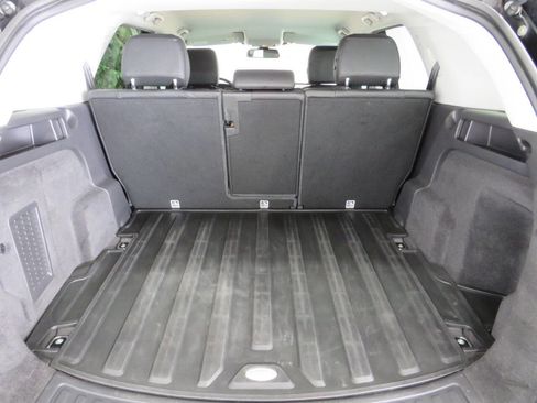 Used 2018 Land Rover Discovery Sport SE image 12