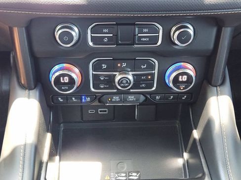 Used 2022 GMC Yukon AT4 AWD/4WD image 19