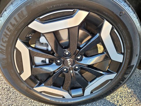 Used 2023 Kia Telluride EX image 12