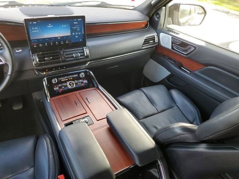 Used 2022 Lincoln Navigator Reserve AWD/4WD image 17