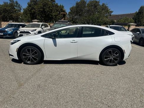 Used 2026 Toyota Prius XLE FWD image 2