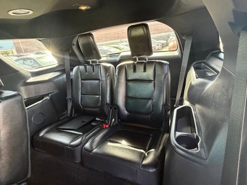 Used 2016 Ford Explorer XLT w/ Equipment Group 202A AWD/4WD image 11