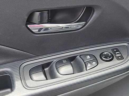 Used 2025 Nissan Versa SV FWD image 9