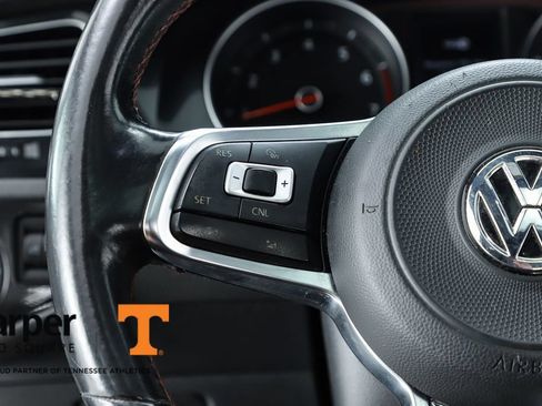 Used 2017 Volkswagen GTI SE FWD image 21