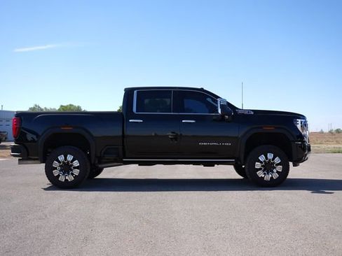 Used 2024 GMC Sierra 2500 Denali AWD/4WD image 3
