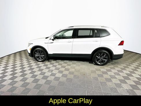 Used 2023 Volkswagen Tiguan SE w/ Panoramic Sunroof Package image 6