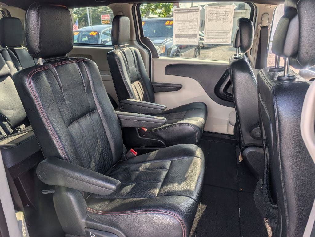 Used 2020 Dodge Grand Caravan SXT FWD image 14