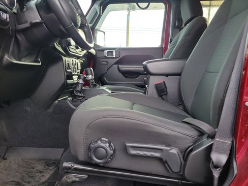 Used 2021 Jeep Gladiator Willys image 16