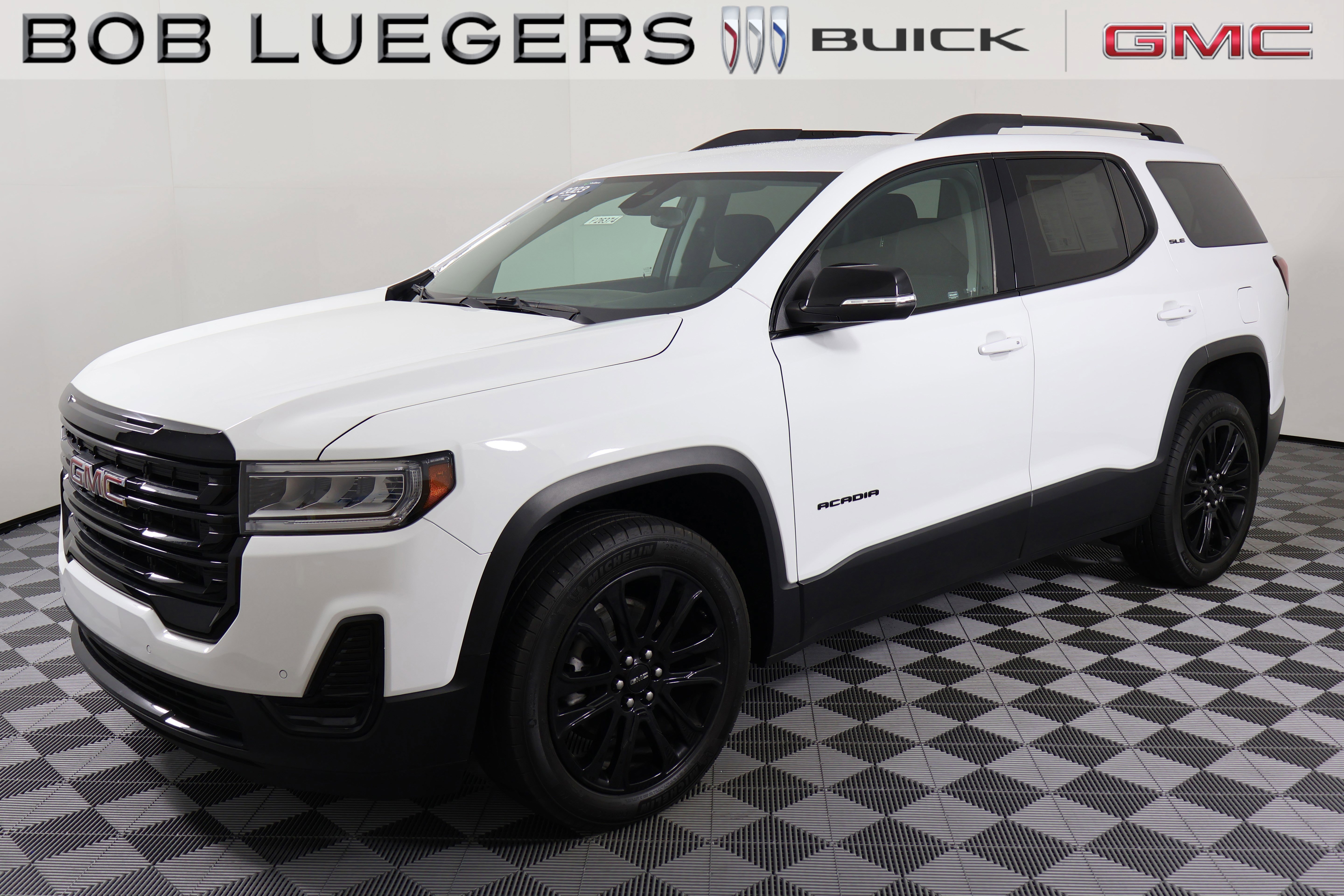 Certified 2023 GMC Acadia SLE w/ Driver Convenience Package AWD/4WD image 3
