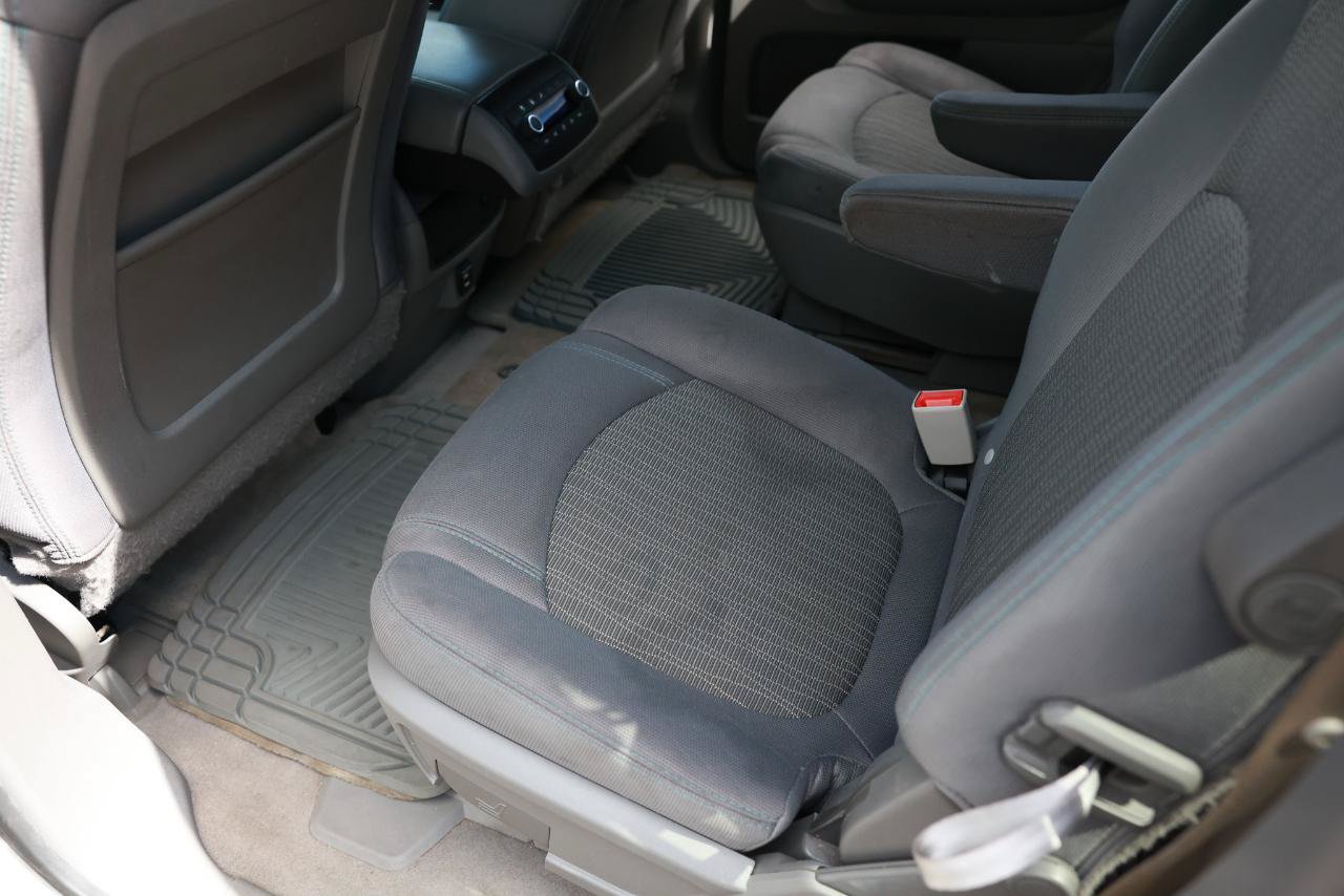 Used 2015 Chevrolet Traverse LT FWD image 8