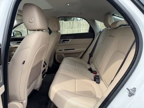 Used 2018 Jaguar XF Prestige image 21