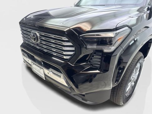 Used 2025 Toyota Tacoma Limited AWD/4WD image 16
