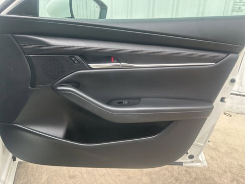 Used 2023 MAZDA MAZDA3 s FWD image 17