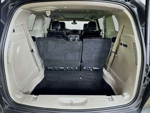 Used 2020 Chrysler Pacifica Limited image 26