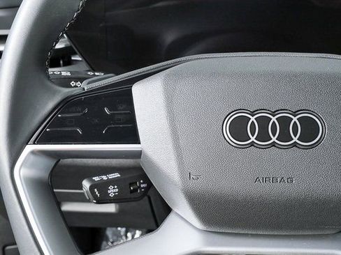 Used 2025 Audi Q5 Premium w/ Convenience Package image 9