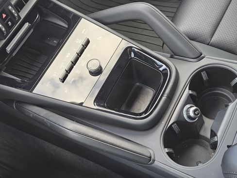 Certified 2025 Porsche Cayenne E-Hybrid image 20