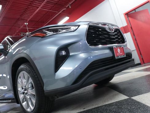 Used 2022 Toyota Highlander Limited image 34