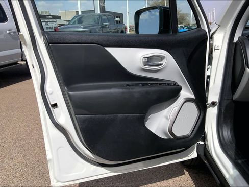 Used 2022 Jeep Renegade Limited image 22