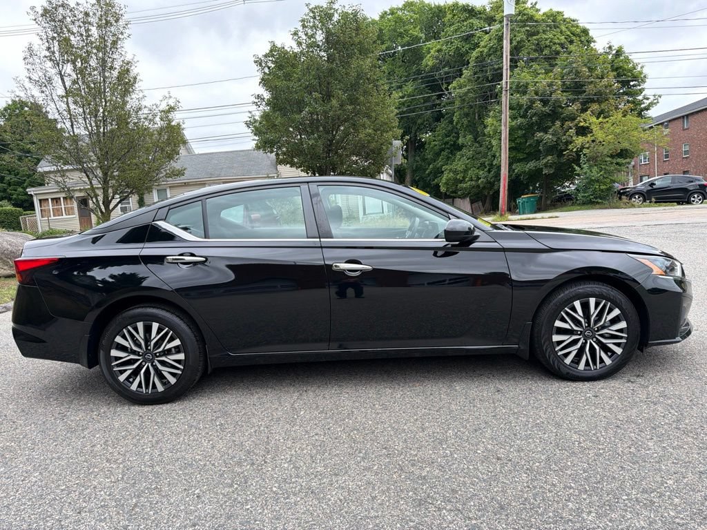 Used 2023 Nissan Altima 2.5 SV w/ SV Premium Package AWD/4WD image 8
