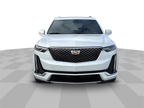 New 2025 Cadillac XT6 Luxury image 3