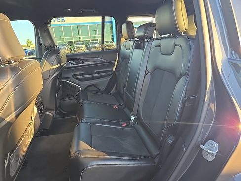 Used 2022 Jeep Grand Cherokee Altitude image 16