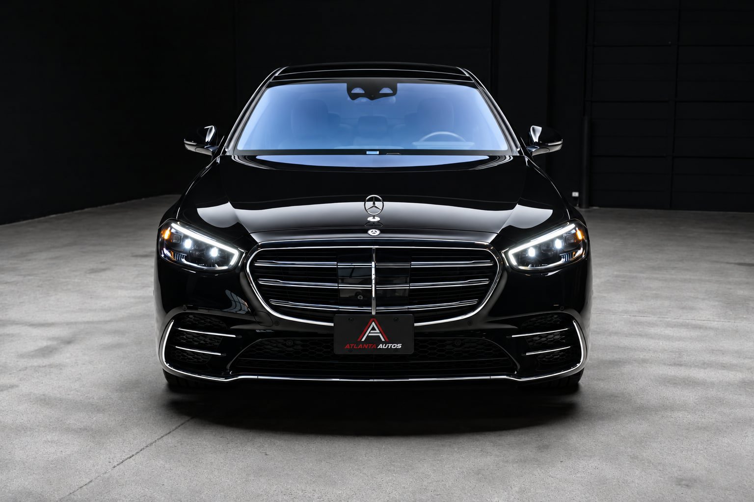Used 2022 Mercedes-Benz S 500 4MATIC w/ AMG Line Package image 3