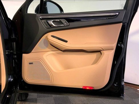 Certified 2025 Porsche Macan image 26