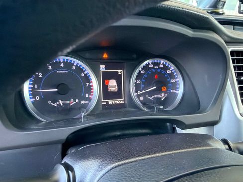 Used 2018 Toyota Highlander LE w/ Protection Package #3 AWD/4WD image 6