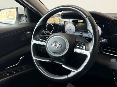 Used 2022 Hyundai Elantra SEL w/ Convenience Package FWD image 11