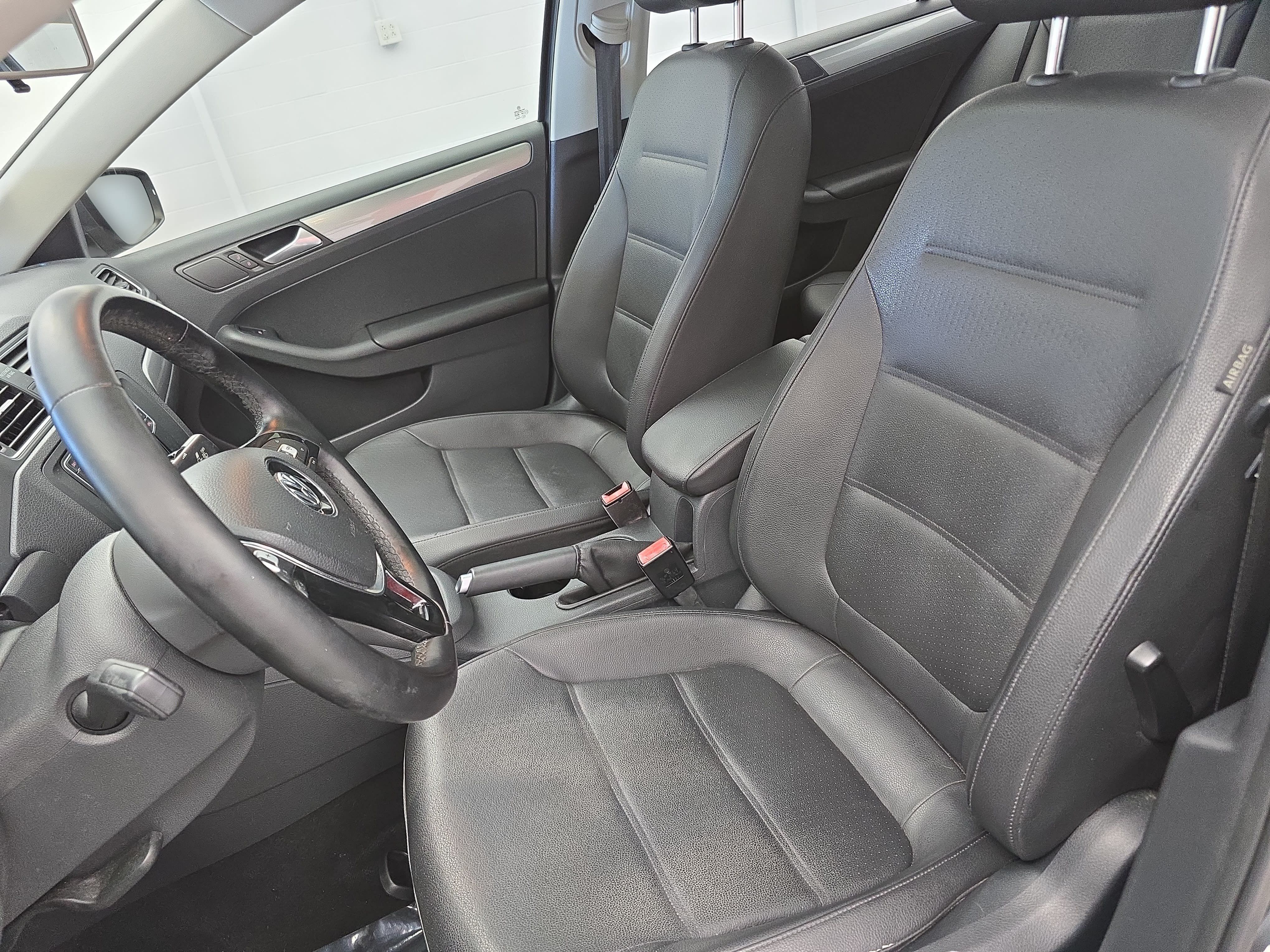 Used 2017 Volkswagen Jetta SE FWD image 14