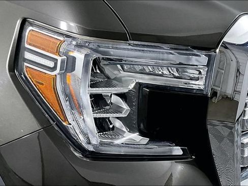 Used 2021 GMC Sierra 1500 SLT w/ X31 Off-Road Package AWD/4WD image 29