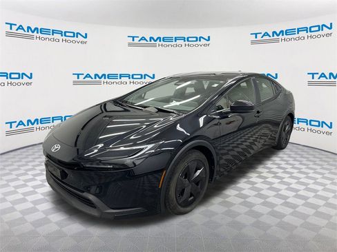 Used 2024 Toyota Prius LE image 1