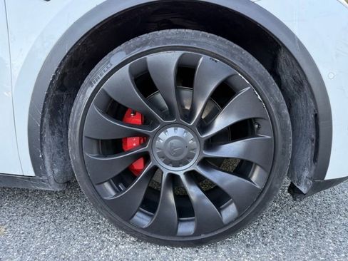 Used 2022 Tesla Model Y Performance image 7