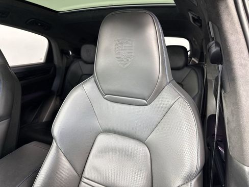 Certified 2023 Porsche Cayenne Turbo AWD/4WD image 40