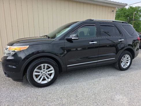 Used 2014 Ford Explorer XLT AWD/4WD image 12