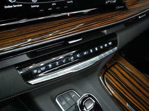 Used 2023 Cadillac Escalade Premium Luxury w/ Performance Package AWD/4WD image 32
