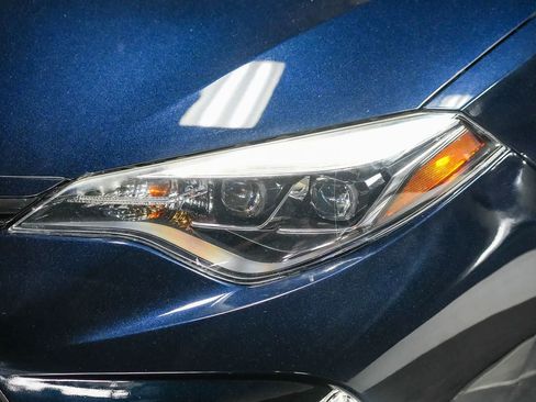 Certified 2017 Toyota Corolla SE w/ SE Premium Package FWD image 3