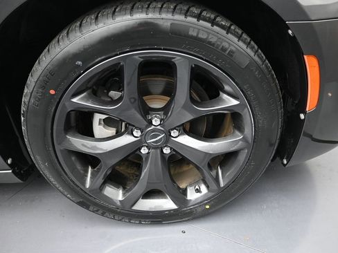 Used 2022 Chrysler 300 Touring w/ Sport Appearance Package RWD image 9