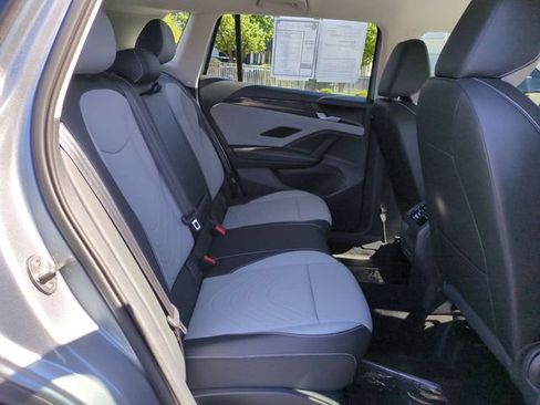 Used 2025 Volkswagen Tiguan SE AWD/4WD image 31
