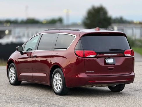 Used 2020 Chrysler Voyager Lxi FWD image 10